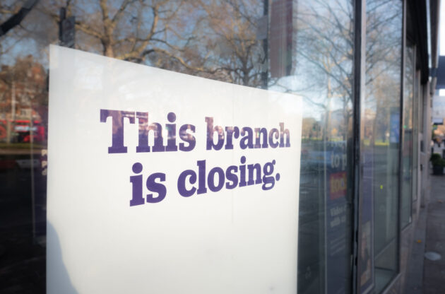 Many US banks are closing branches.